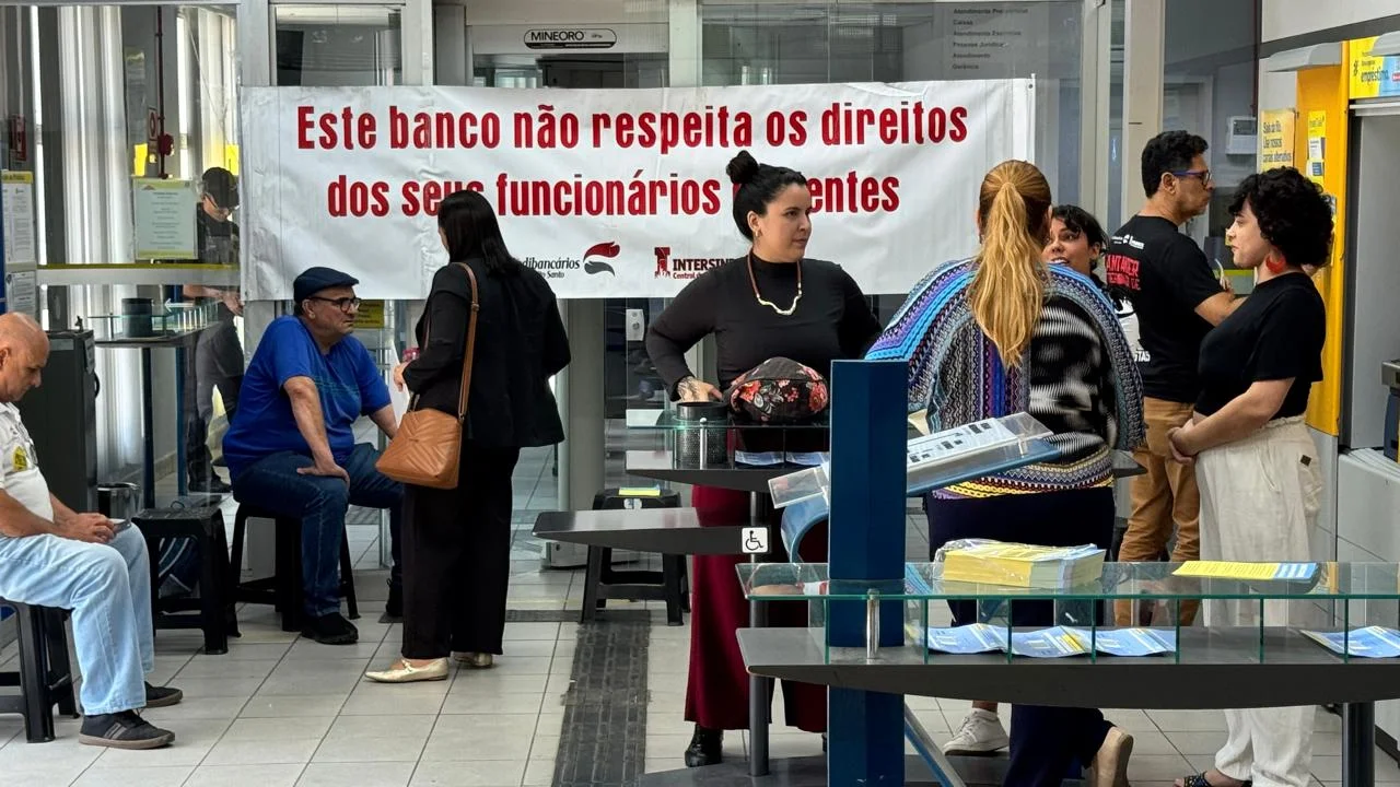 Bancários param agência BB de Aracruz por uma hora