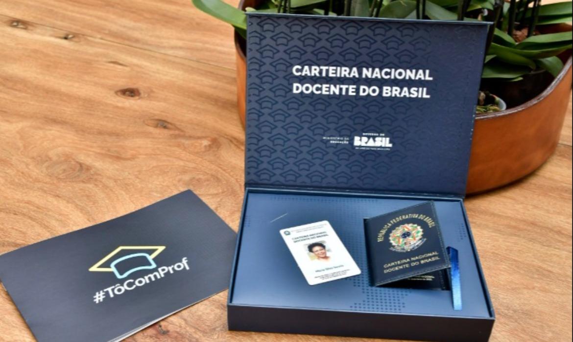 Educação informa que professores da Rede Municipal de Ensino de Aracruz já podem solicitar a Carteira Nacional Docente do Brasil (CNDB)