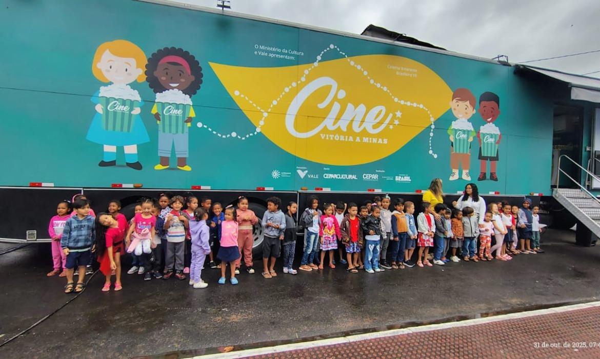 Centenas de estudantes de Aracruz são contemplados com o projeto ‘Cine Vitória a Minas’