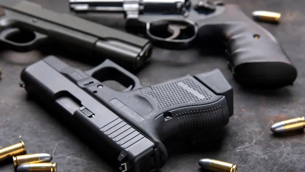 Deputados querem liberar armas para policiais aposentados no ES