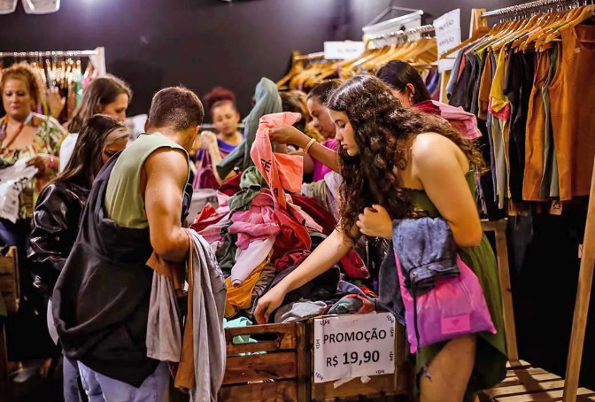 Comércio capixaba projeta aumento moderado nas vendas de Natal em 2025