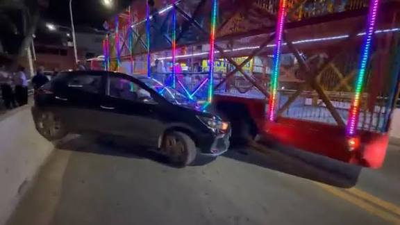 Acidente com "carreta furacão" deixa dois feridos em Colatina