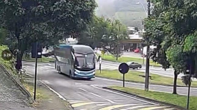 BR-101 é interditada após queda de árvore em João Neiva