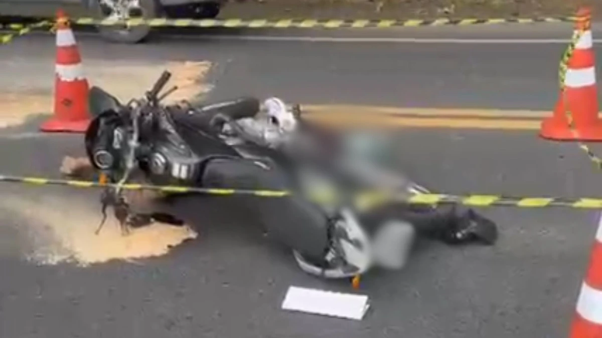 Homem morre em acidente de moto na BR 101, em Ibiraçu