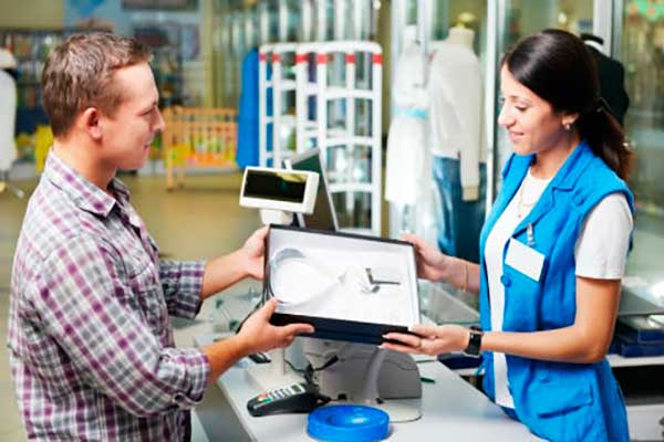 Comércio e serviços puxam retomada de crescimento do emprego formal no ES