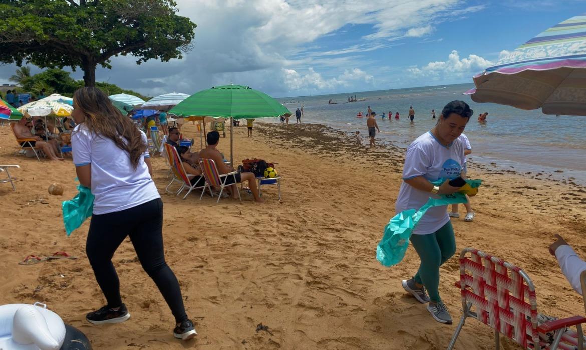 Aracruz une lazer e educação ambiental com a Taia nas praias do município
