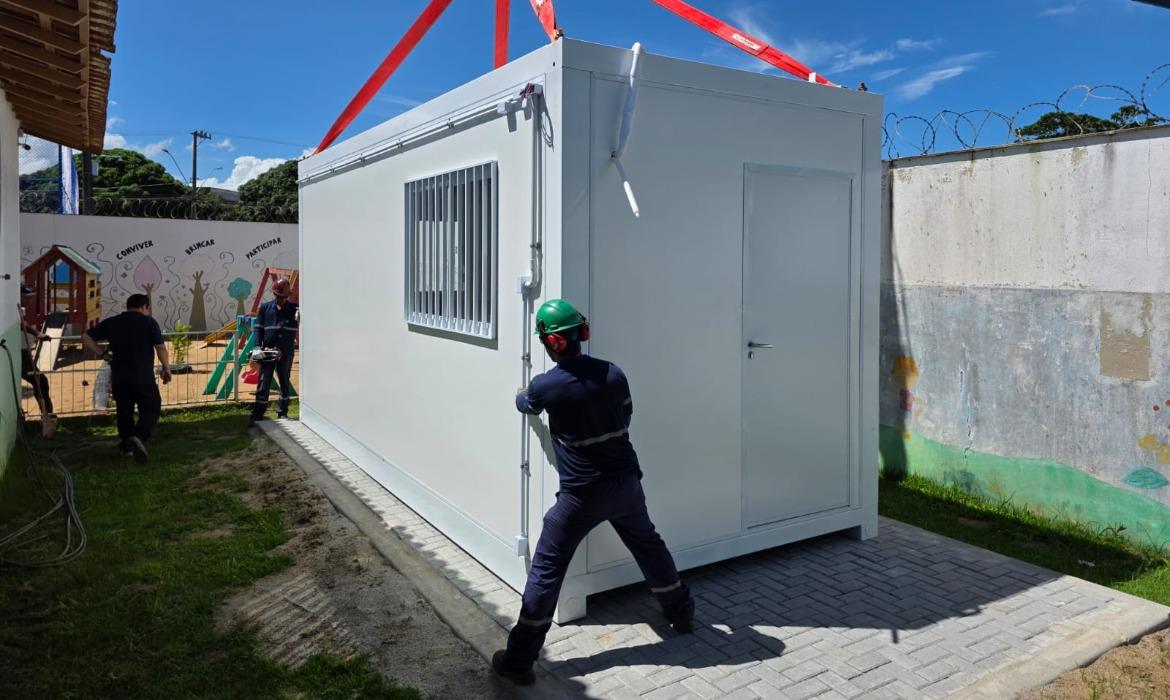 Educação de Aracruz inicia instalação de salas modulares em escolas da Rede Municipal de Ensino