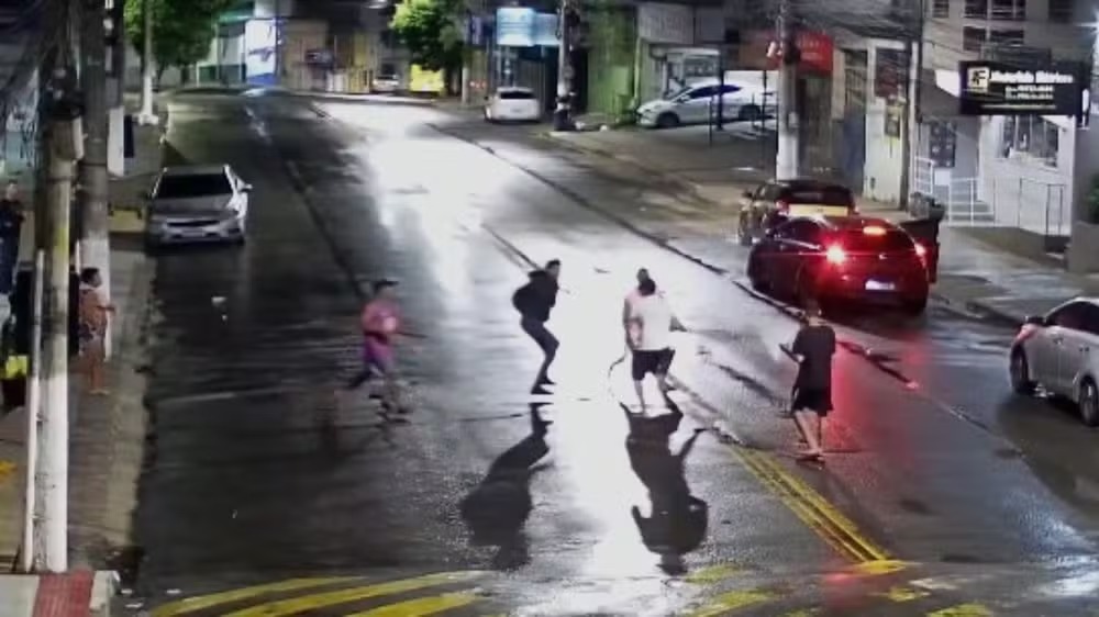 Pai e filho morrem ao serem esfaqueados durante briga generalizada em Aracruz