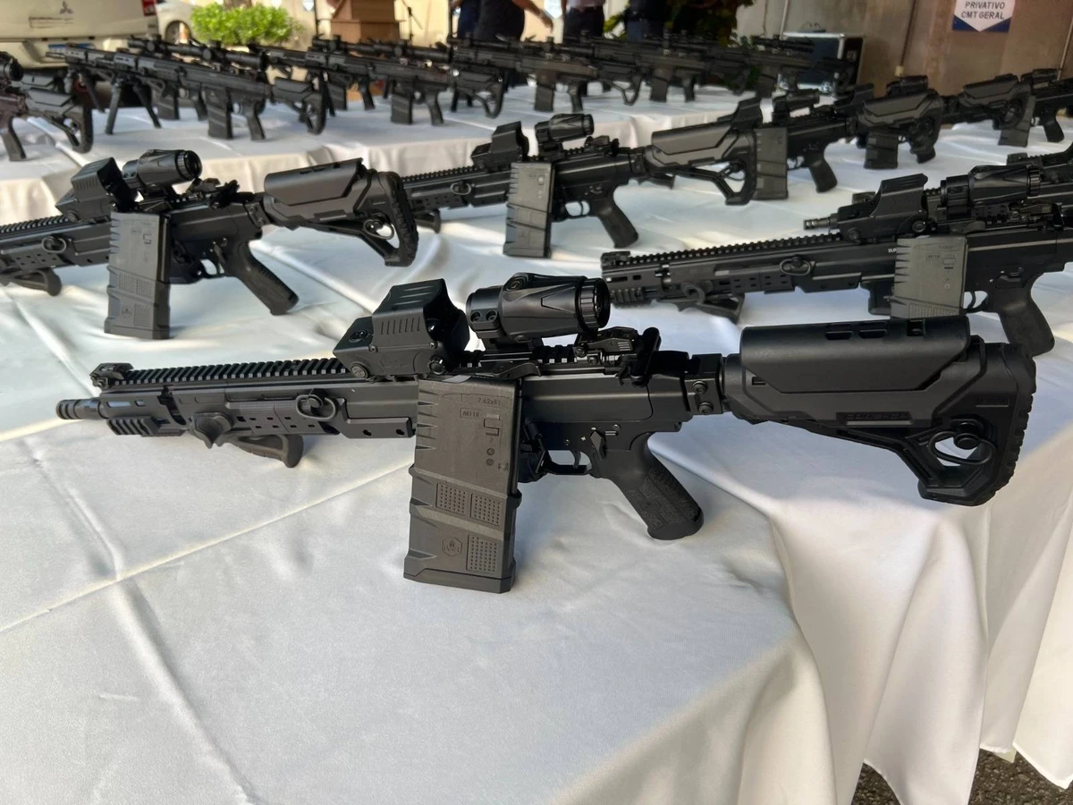 PMES recebe mais de mil fuzis de longo alcance e 39 viaturas semiblindadas