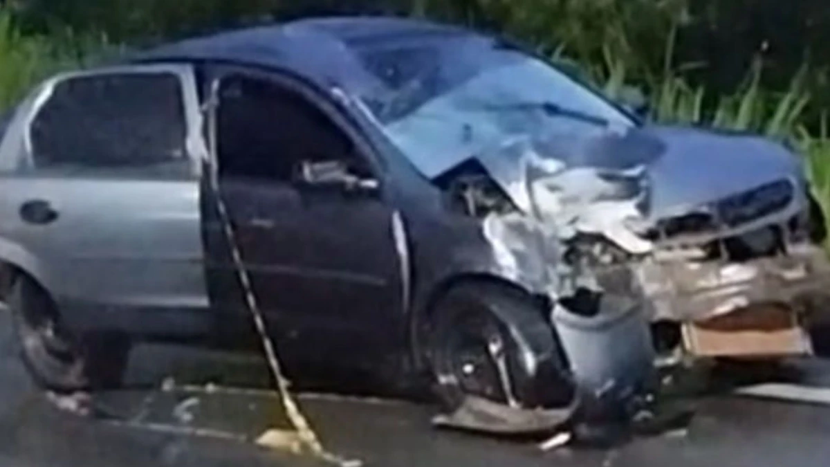 Piloto e carona de moto morrem em acidente com carro em Aracruz