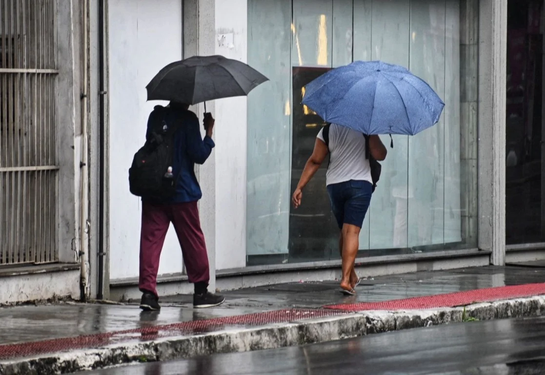 Frente fria se aproxima e mantém chuva no ES nesta sexta