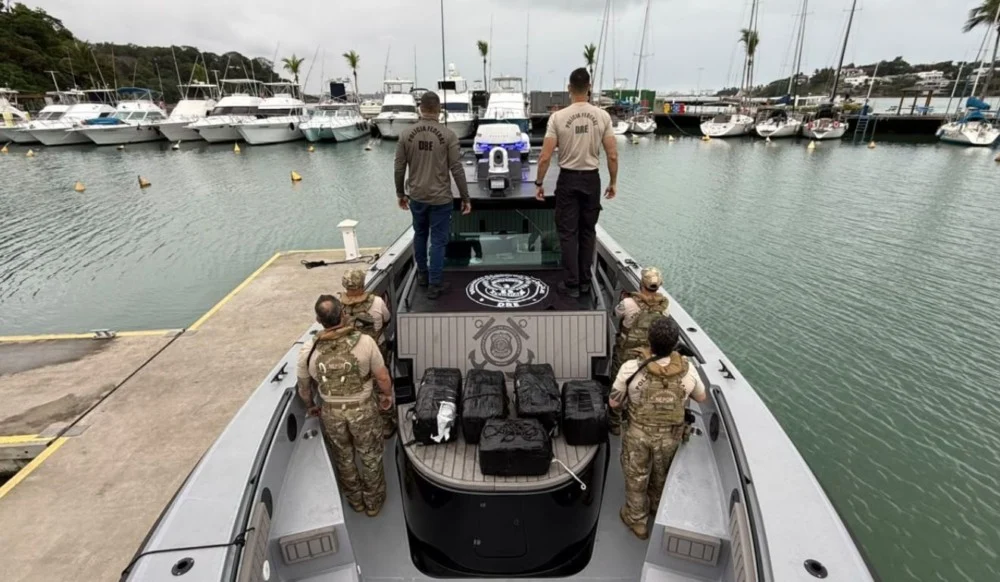 PF flagra 140 quilos de cocaína em navio ancorado no Espírito Santo
